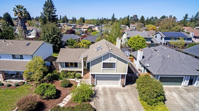 Building Photo - *Holiday Move In Special, $500 Off First Month's Rent! Large 4 bedroom/ 2.5 Bathroom Home for Ren...