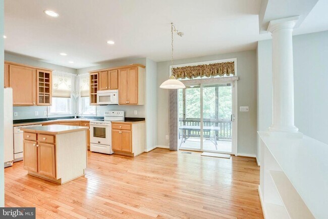 Building Photo - 26161 Rachel Hill Dr
