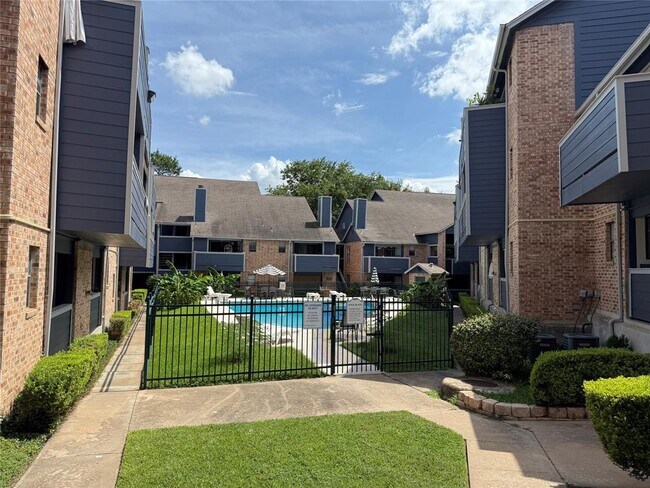 Building Photo - 2500 Burleson Rd