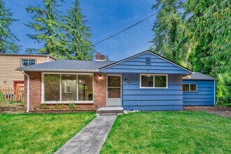 Building Photo - Shoreline Rambler