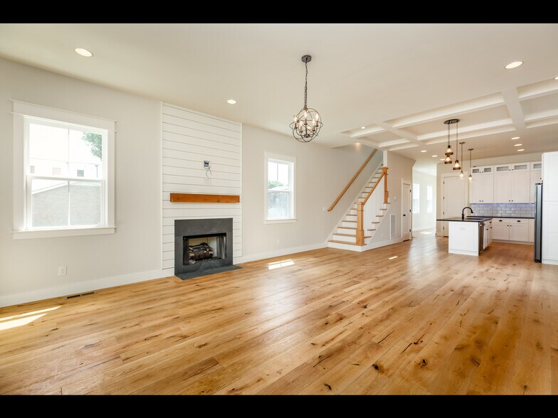 Building Photo - 1447 14th Ave S