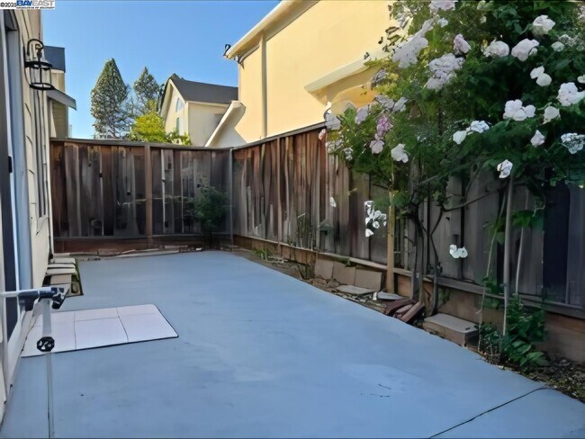 Building Photo - 6221 Potrero Dr