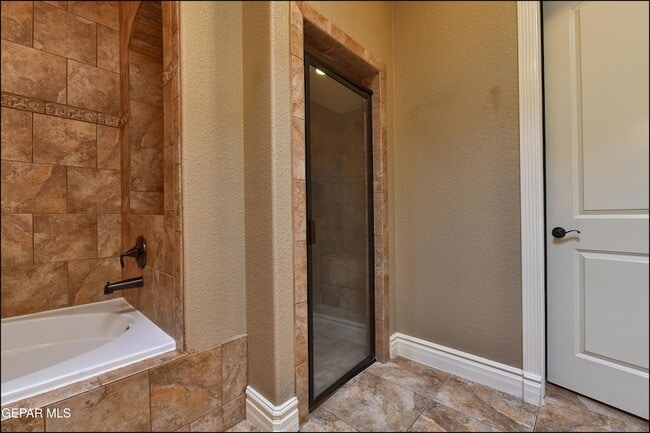 Building Photo - 7379 Black Mesa Dr