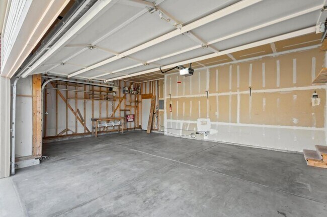 Building Photo - 3753 Pony Tracks Dr