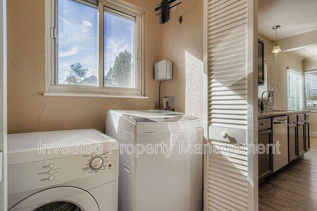 Building Photo - 2400 Pontiac St