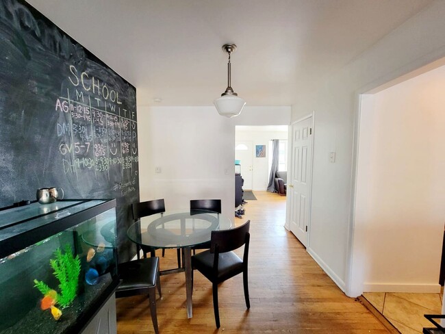 Building Photo - Aug. 2026 Pre-Lease Spacious 5-Bedroom Hom...