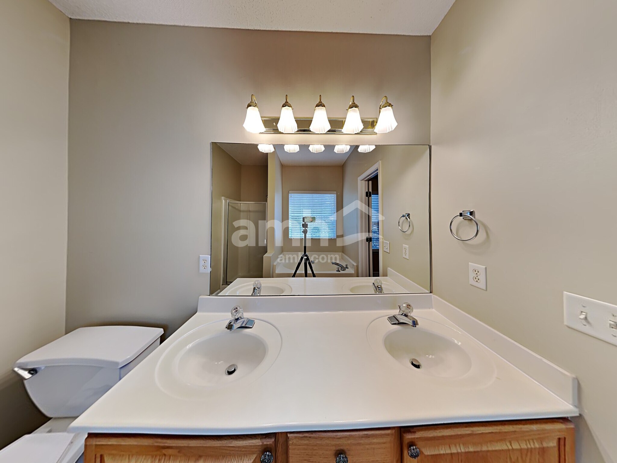 Building Photo - 4604 Young Deer Dr