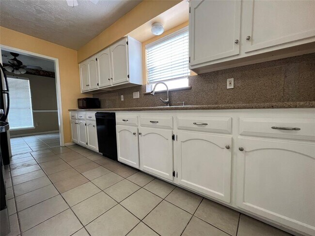 Building Photo - 16614 Cairnway Dr