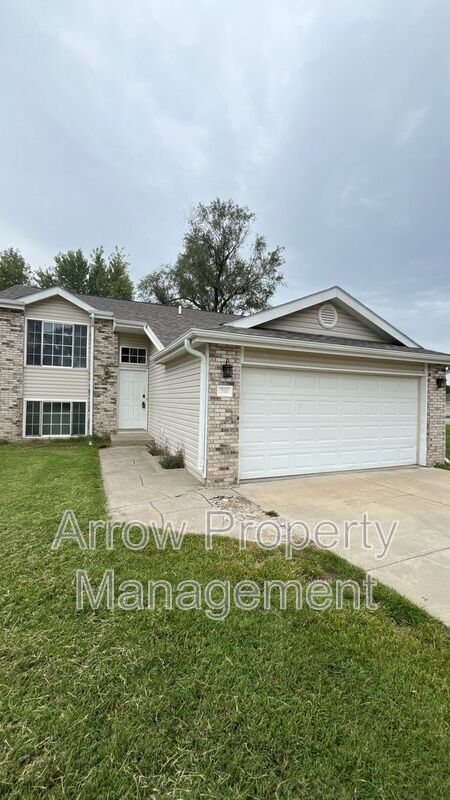Primary Photo - 200 W Irving St