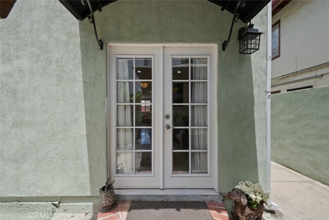 Building Photo - 13934 Magnolia Blvd