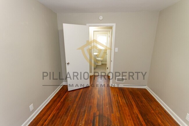Building Photo - 3 Bed/1 Bath Bungalow near Wes Montgomery ...