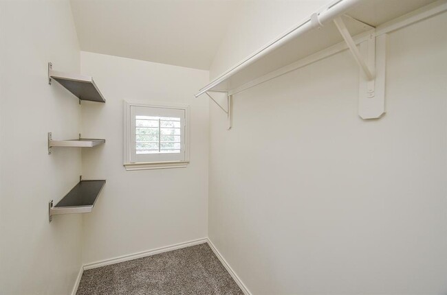 Building Photo - 3027 N Heights Hollow Ln