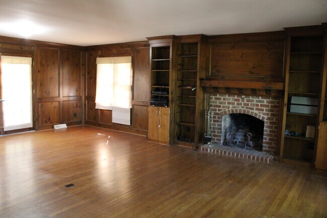 Building Photo - 210 Rhynehardt Rd