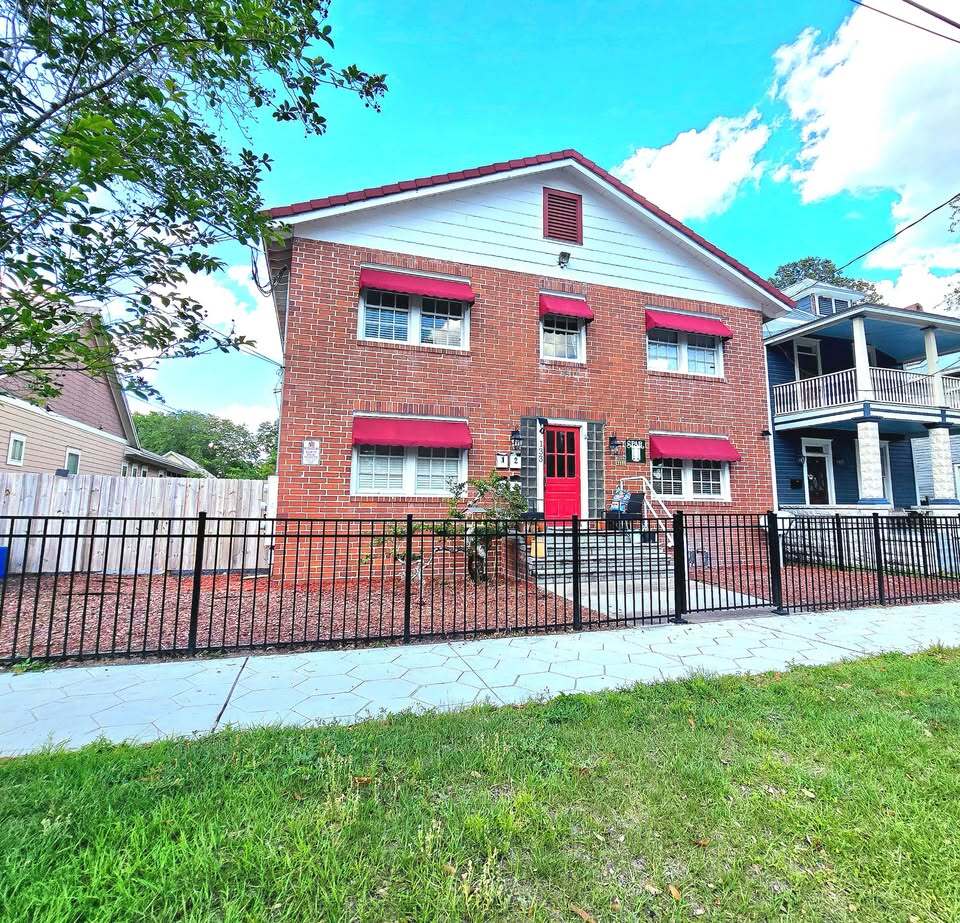 Building Photo - 133 E 4th St