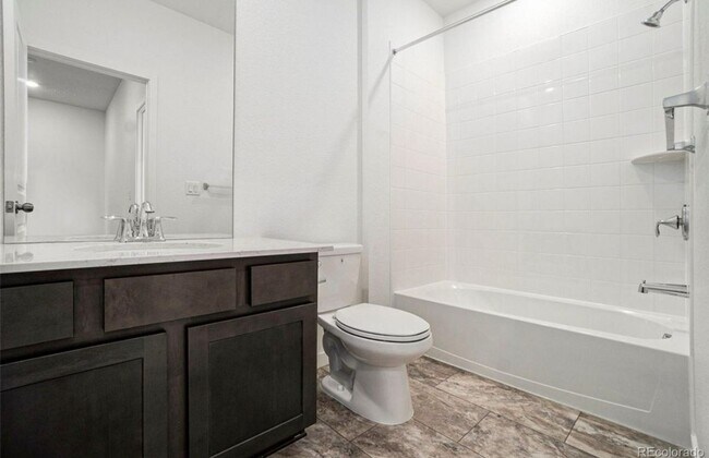 Building Photo - Efficient & Modern 2024-Built Townhome | Timnath | Available August 1st