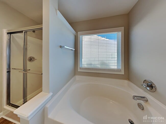 Building Photo - 415 Finch Ln