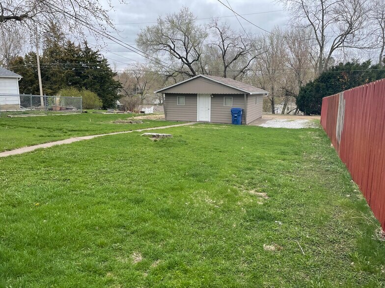 Building Photo - 1721 W 16th St