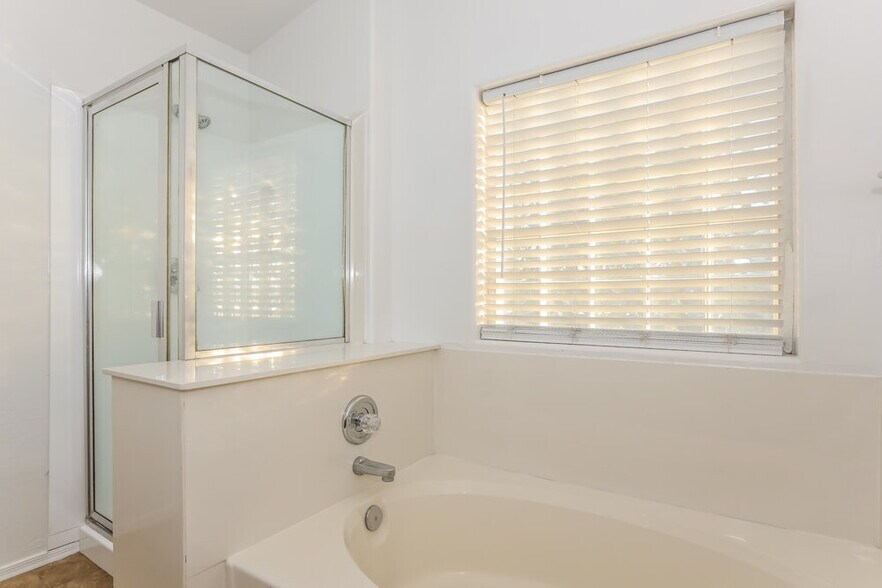 Building Photo - 1921 E Buffalo St