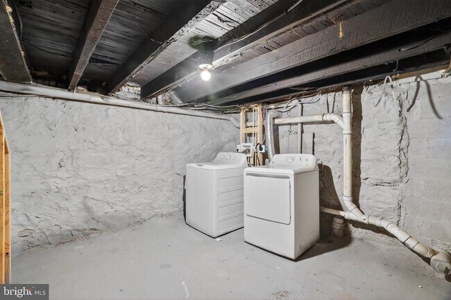 Building Photo - 2942 Arunah Ave