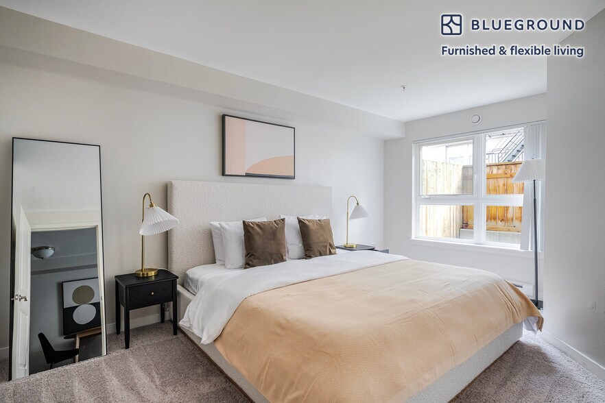 Building Photo - 526 Yale Ave N