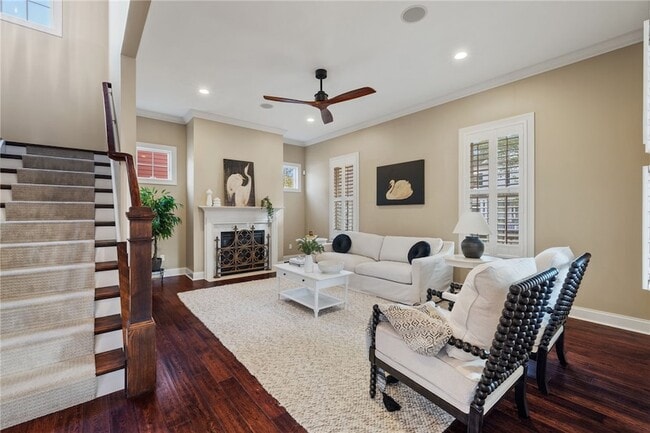 Building Photo - 261 1st St