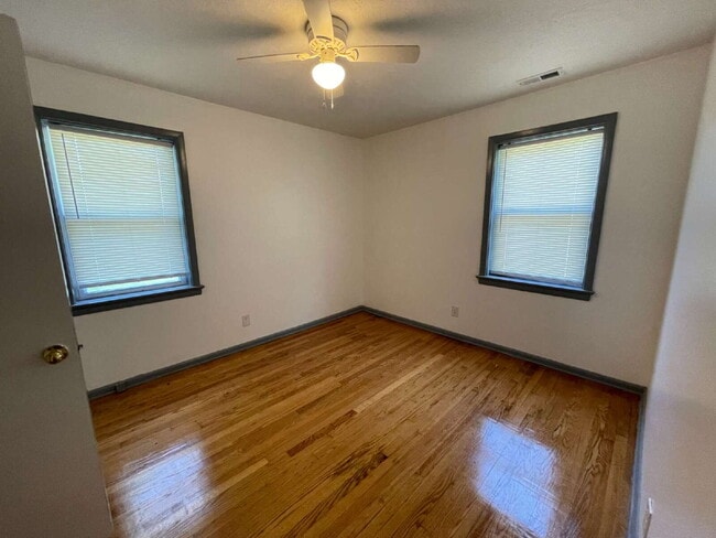 Building Photo - SPACIOUS BRICK RANCH in GOLDSBORO! 4 BR, 2 BA - FENCED-IN YARD *Convenient to SJAFB*