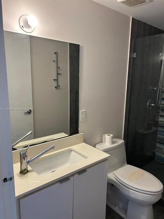 Building Photo - 801 15th St