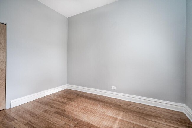 Building Photo - 4326 N Avers Ave