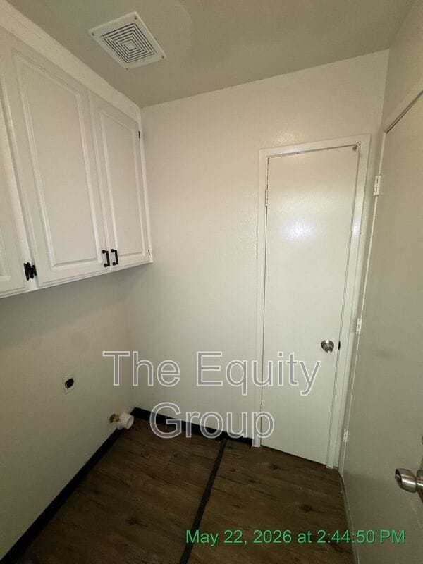Building Photo - 148 S Peppertree St