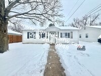 Building Photo - 3 Bedroom House