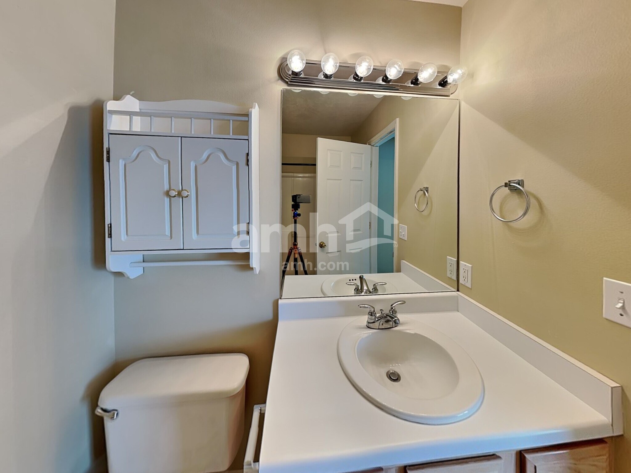 Building Photo - 1716 S 2900 E St