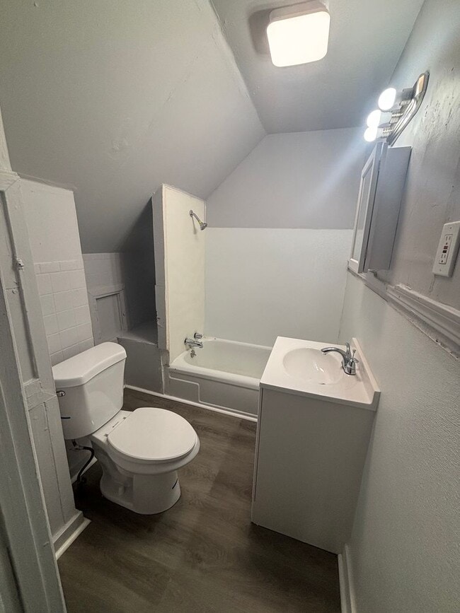 Building Photo - 3147 W 54th St