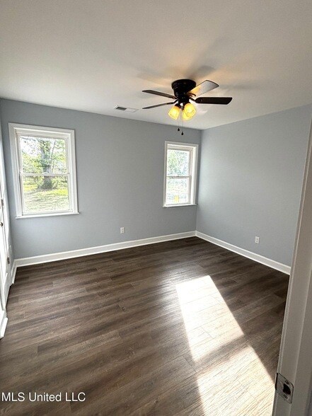 Building Photo - 8468 Cedarcrest Dr