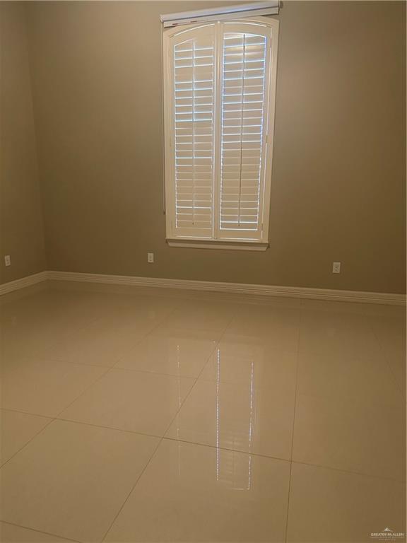Building Photo - 25 Grand Canal Dr