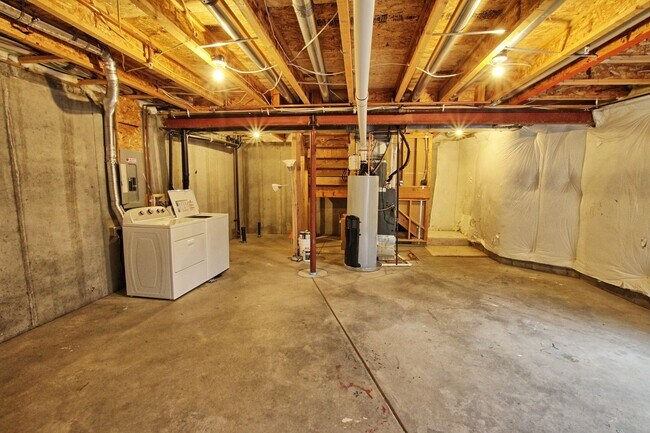 Building Photo - 14300 Waterside Ln