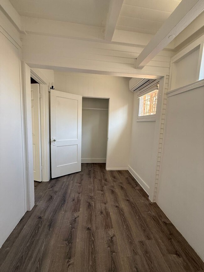 Building Photo - 6028 Eleanor Ave