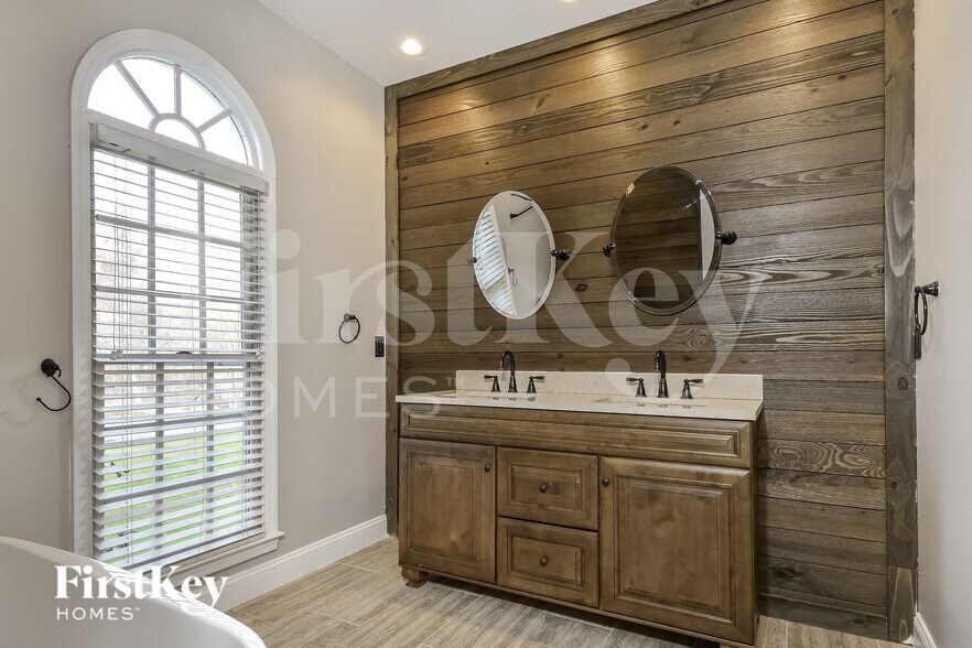 Building Photo - 6980 Avenbury Cir