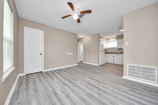 Building Photo - 17111 River Rd