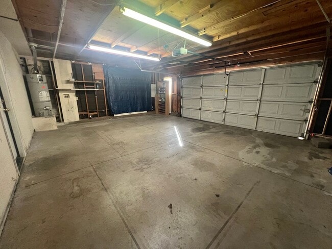 Building Photo - Beautiful upgraded 3 bedroom in Mission Grove!