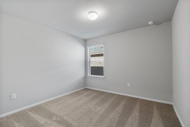 Building Photo - 145 Hackberry Ln