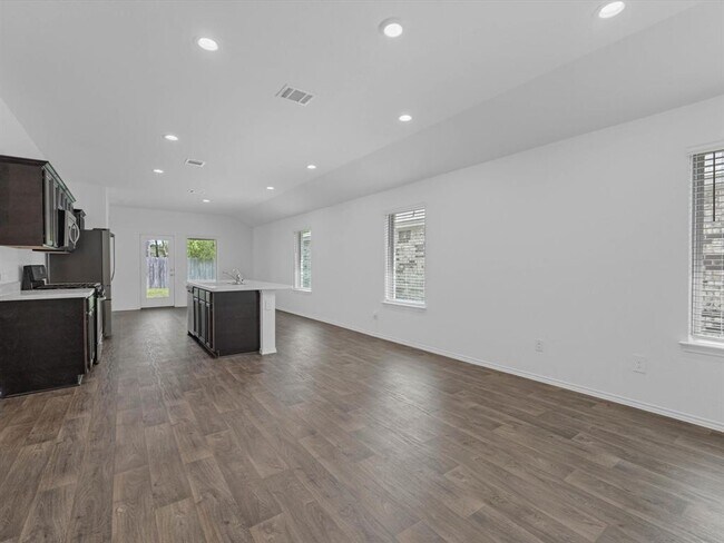 Building Photo - 16821 Short Pnes Dr