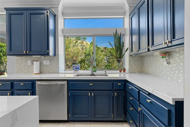 Building Photo - 6807 E Pinnacle Pointe