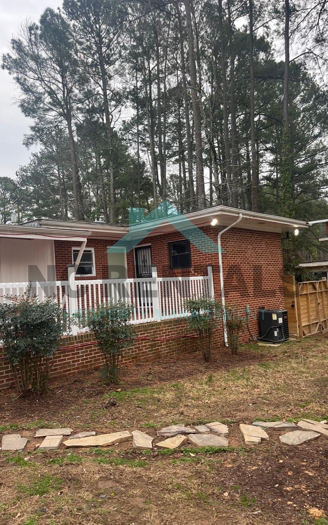 Building Photo - 1212 Red Oak Ave