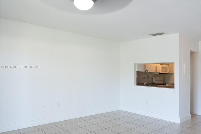 Building Photo - 1290 NE 119th St