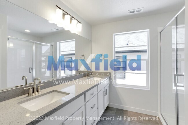 Building Photo - EV Friendly, Pool Access, Modern Luxury Sc...