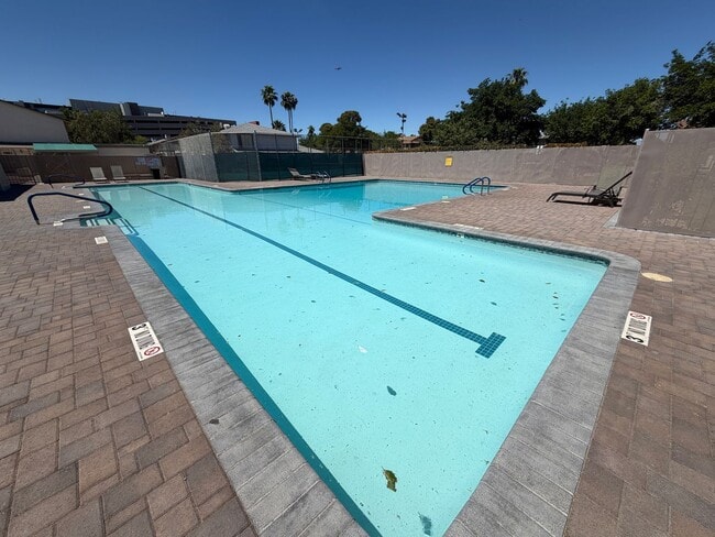 Building Photo - Beautiful home look, 4-plex, across from UNLV