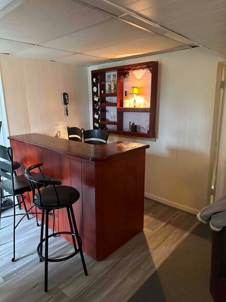 Building Photo - 522 70th St