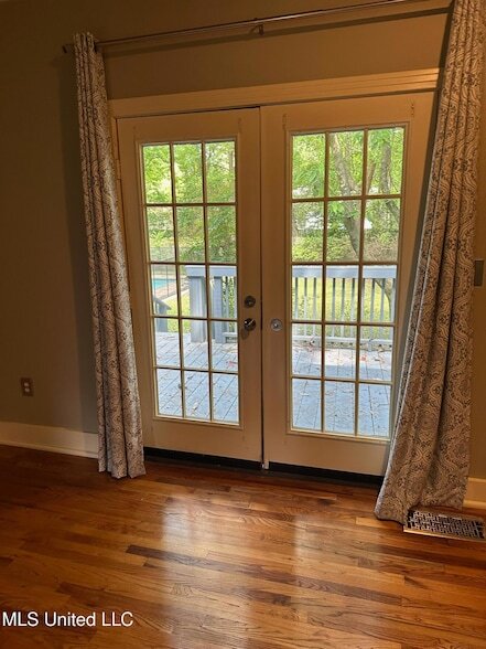 Building Photo - 3564 Cowan Pl