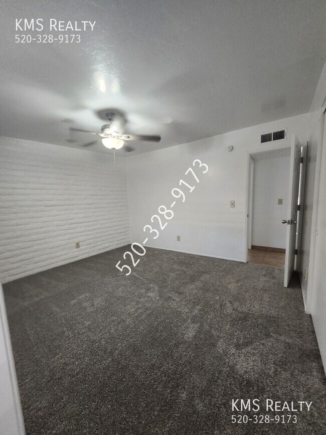 Building Photo - 6711 E Hawk Dr