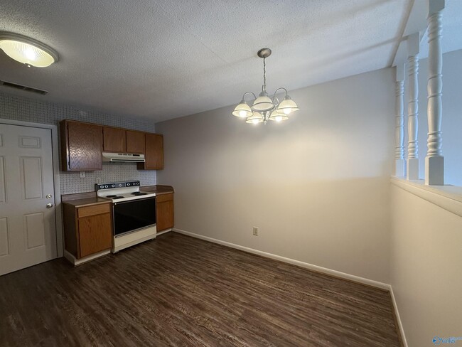 Building Photo - 605 Adele St